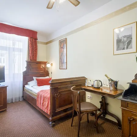 Mucha Hotel 4*