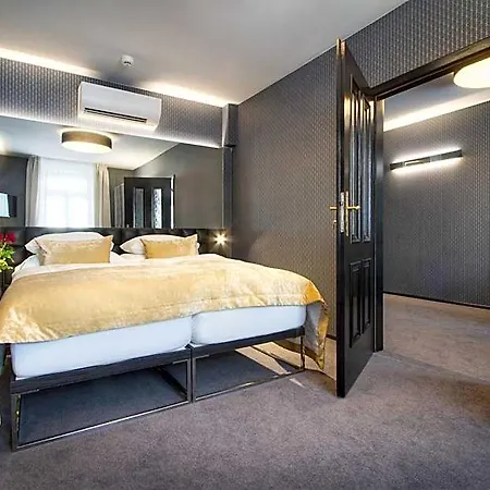 Mucha Hotel 4*