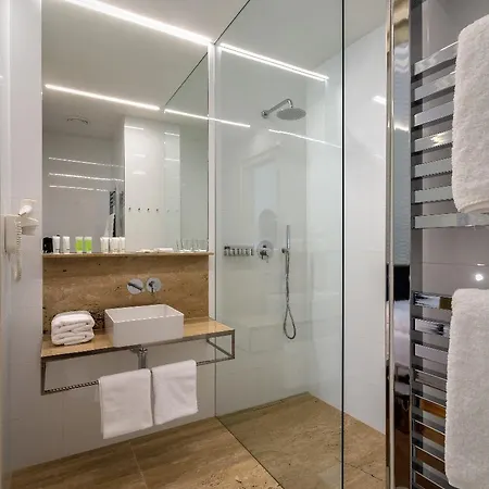 Mucha 4* Prague